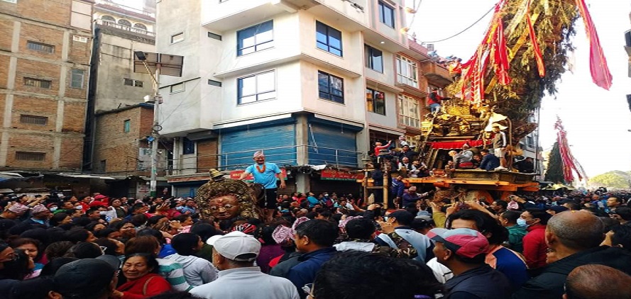कीर्तिपुरका महिलाले ताने रातो मच्छिन्द्रनाथको रथ